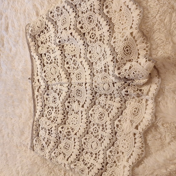 H&M Pants - H&M Cream Lace Detail Shorts Size 8